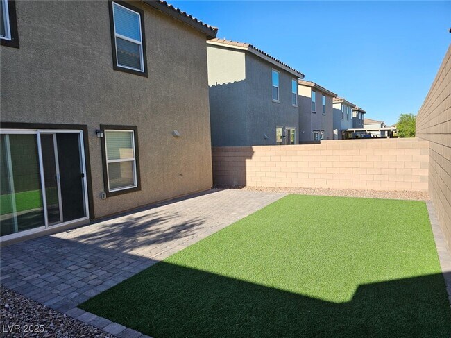 Foto del edificio - 4597 Chirping Cricket Ave