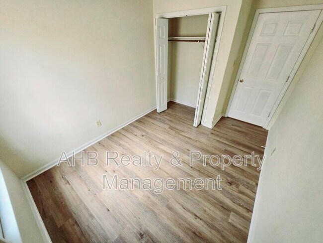 Building Photo - 2485 Michelle Dr