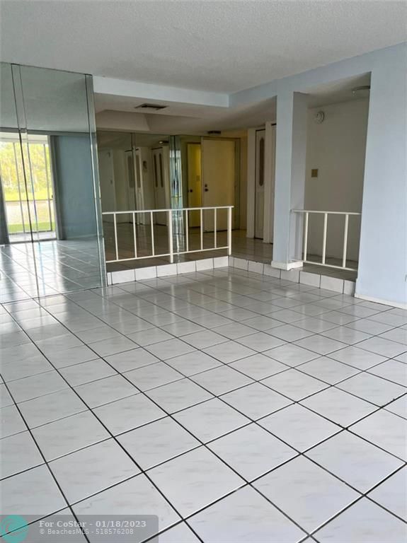 Foto del edificio - 3750 Inverrary Dr