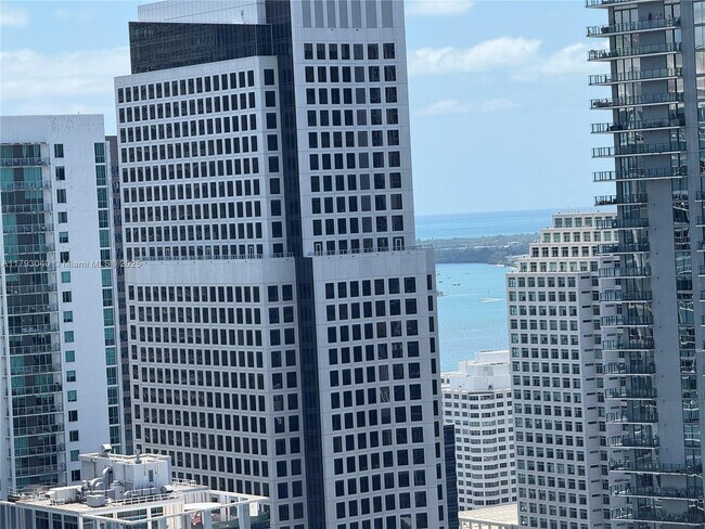 Foto del edificio - 350 S Miami Ave
