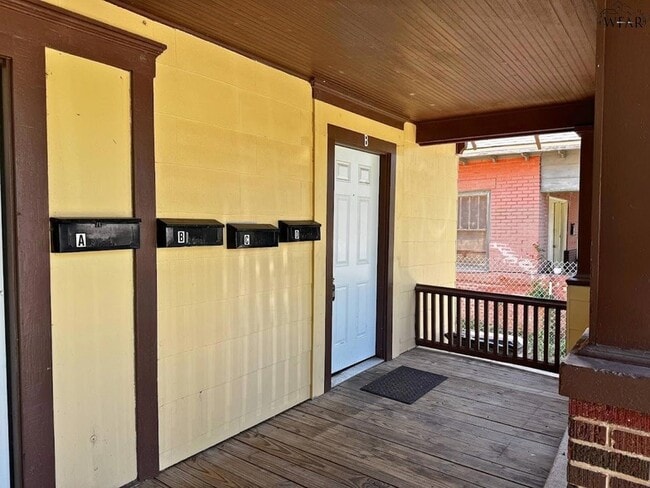 Building Photo - 2007 10th St