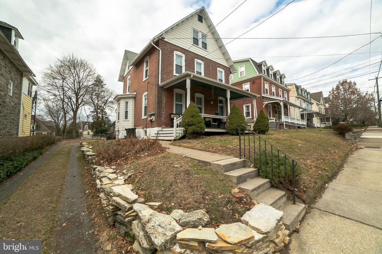 133 Cedar St, Jenkintown, PA 19046 House Rental in Jenkintown, PA