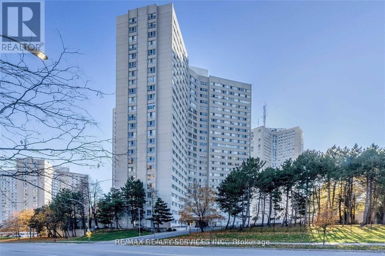 Photo principale - 3700 Kaneff Crescent
