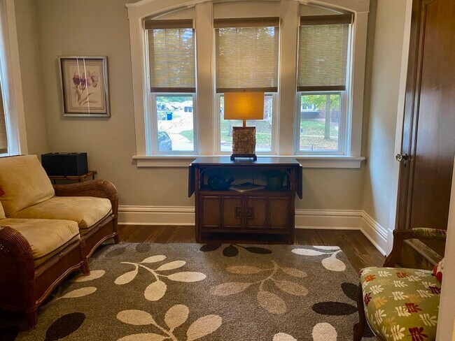 Sun Room - 6619 San Bonita Ave