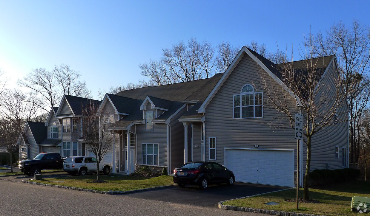 25 Arielle Ct, Hauppauge, NY 11749 Apartments in Hauppauge, NY