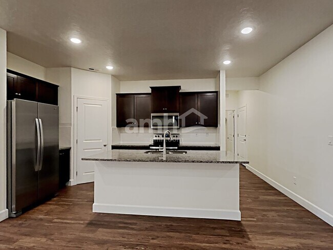 Building Photo - 5095 W Milliron Dr