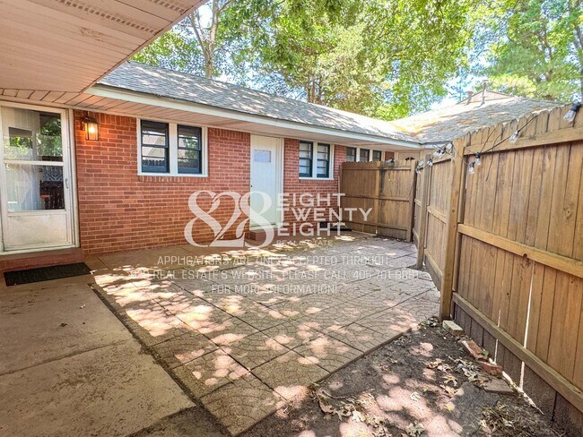 Building Photo - **COMING SOON FOR JUNE 2026 MOVE IN!** 3 BED/2 BATH DUPLEX - CLOSE TO CAMPUS!