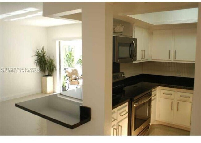 Foto del edificio - 2451 SW 82nd Ave