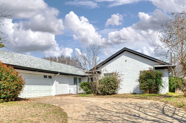 Foto del edificio - 5603 Fireside Dr