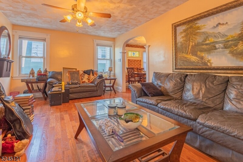 Primary Photo - 253 Sutton Ave