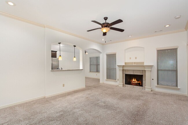 Building Photo - Charming 3-Bedroom Home with Fenced Back Y...