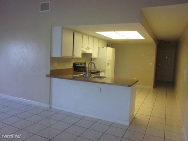 Foto del edificio - 2 br, 2 bath Apartment - 4114 Skyline Blvd