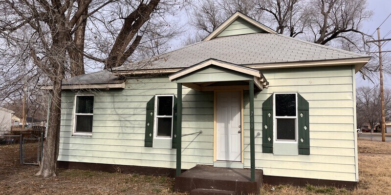 Primary Photo - 700 W 8th Ave