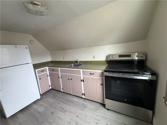 Building Photo - 311 E Market St Ext