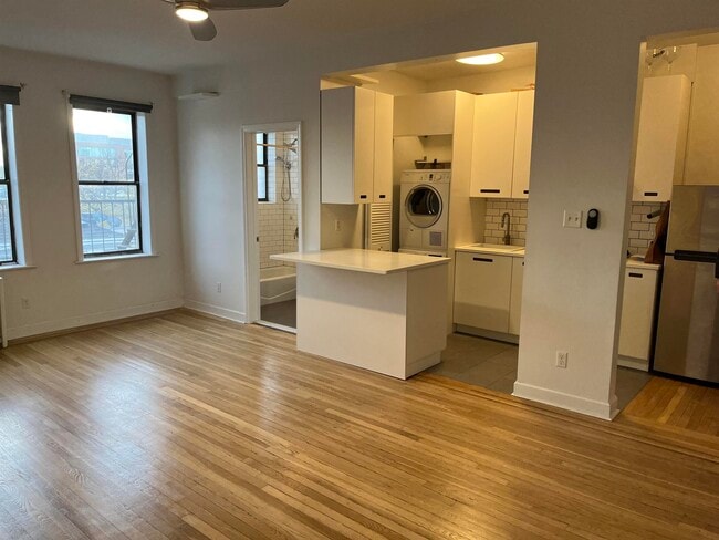 Foto del edificio - 821 Bergen Ave