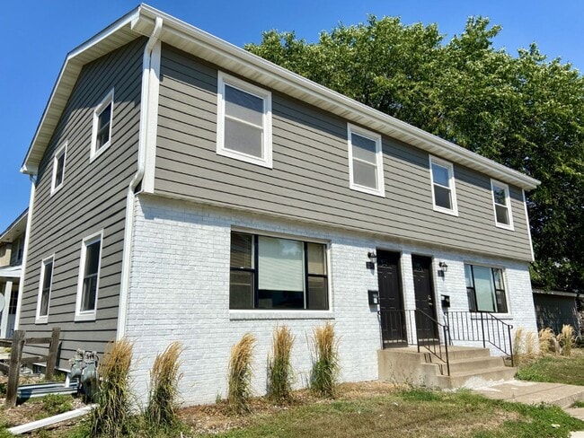 Building Photo - 1203 Como Ave SE