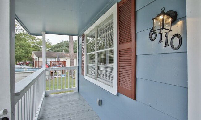 Foto del edificio - 6110 Glen Lee Dr