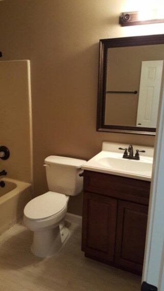 Foto del edificio - 943 Valley Rd