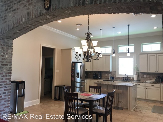 Building Photo - 4 br, 2.5 bath House - 2816 Caribbean Cove