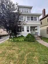 Building Photo - 248 Buckingham Ave