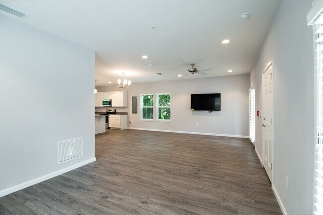 Foto del edificio - 834 SW 9th St