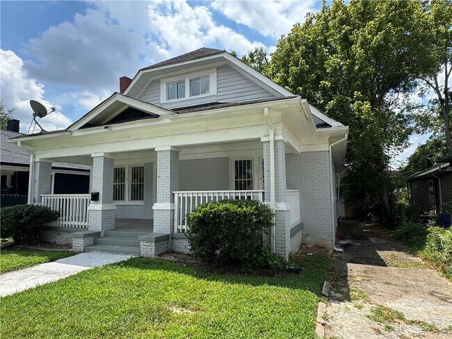 Building Photo - 1462 Lucile Ave SW