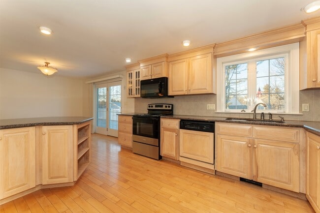 Foto del edificio - 50 Laurel Cir