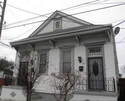 Front - 1502 Spain St