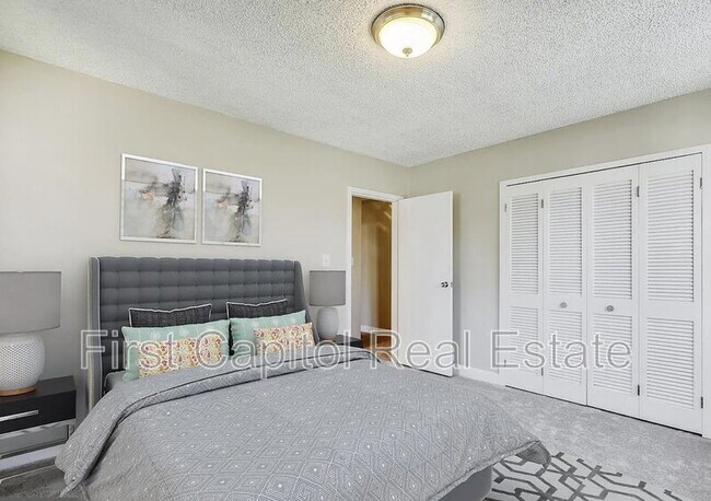 Foto del edificio - 7630 Tomlinson Ave