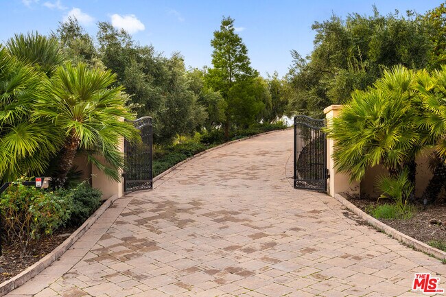 Foto del edificio - 2175 Cold Canyon Rd