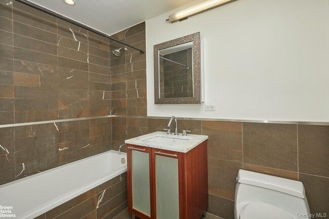 Foto del edificio - 3585 Greystone Ave