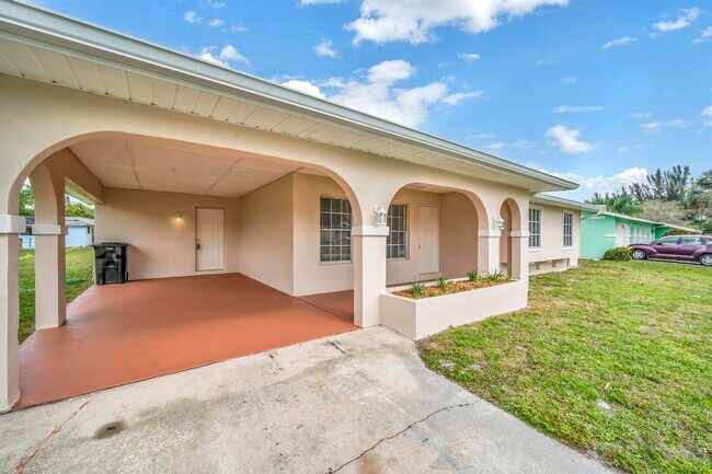 Building Photo - 241 NE Ardsley Dr