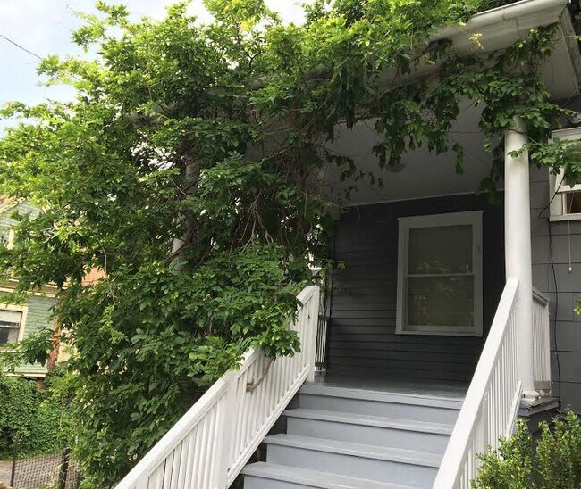 Building Photo - 208 Williams St