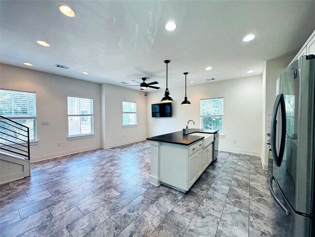 Foto del edificio - 2716 Halcyon Dr