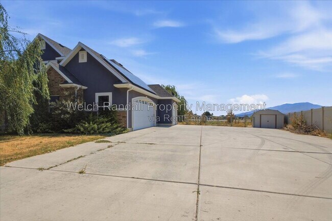 Building Photo - 2106 E Sunnyvale Dr