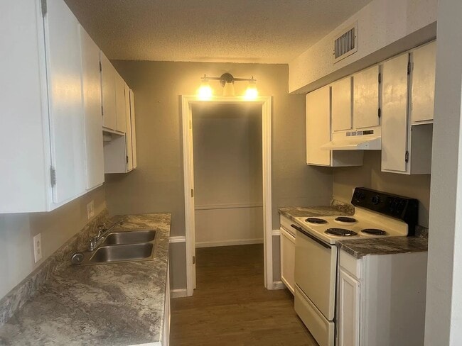 Building Photo - 1822 Fox Run Dr