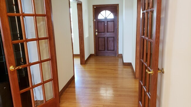 View of Entryway - 2823 Coolidge Ave