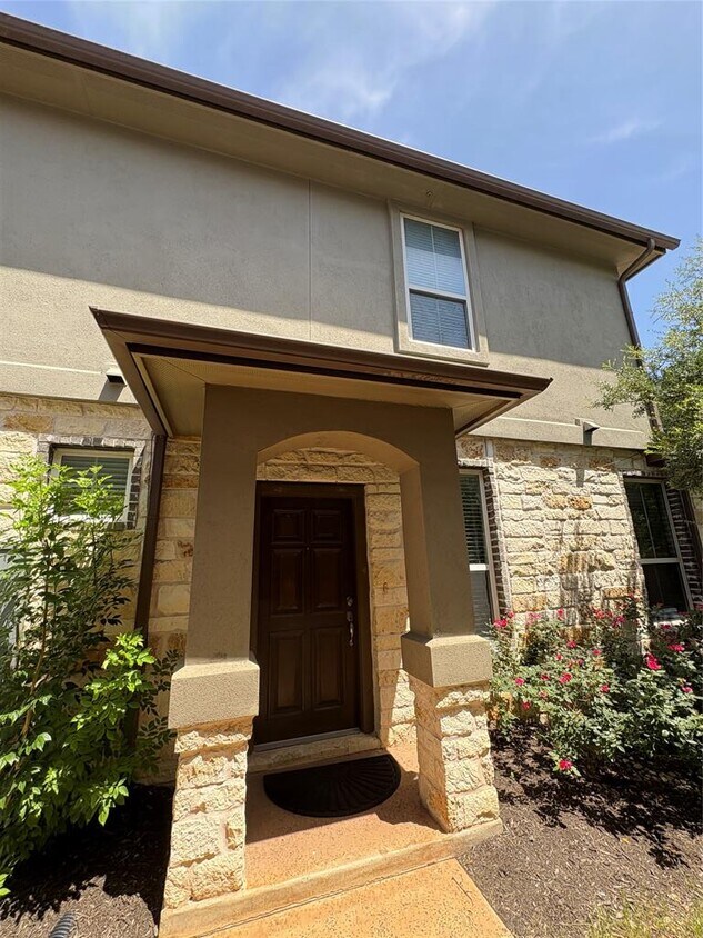 Building Photo - 13400 Briarwick Dr
