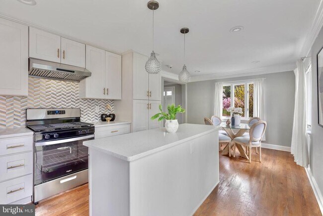 Foto del edificio - 2400 S Arlington Ridge Rd
