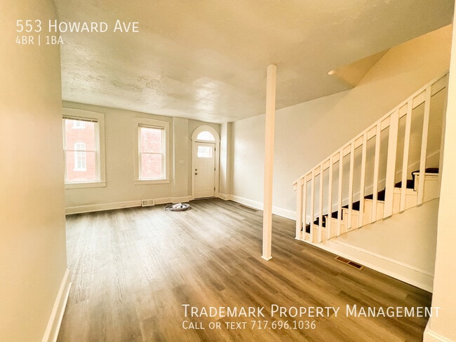 Building Photo - Spacious 4 Bedroom Town Home