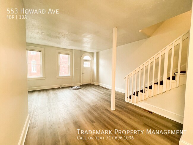 Foto del edificio - Spacious 4 Bedroom Town Home