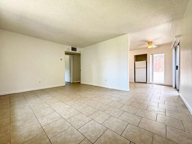 Building Photo - 44700 Las Palmas Ave