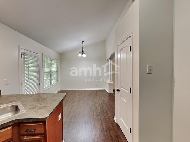 Foto del edificio - 4280 Chads Park Dr