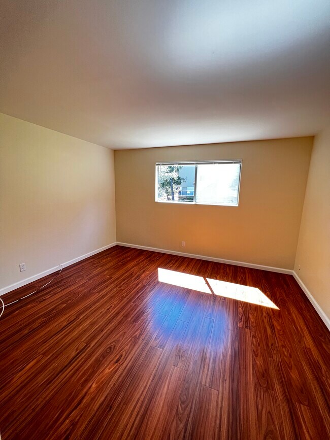 Building Photo - 2157 Carlmont Dr