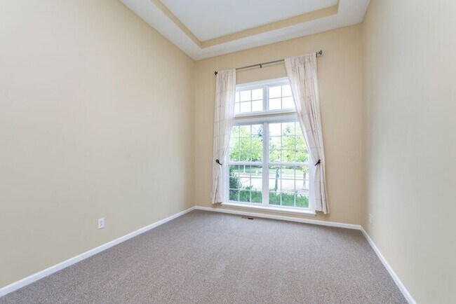 Building Photo - 4 Bedroom in Fishers