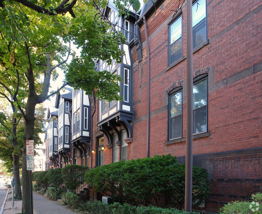 Rochester Townhouse Apartaments - 130-152 Gibb St