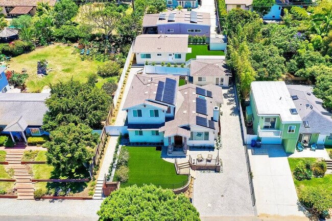 Building Photo - 541 San Dieguito Dr