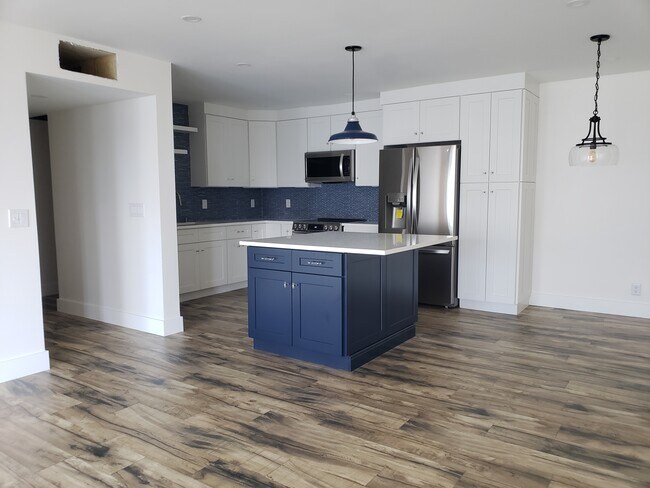 kitchen 2 - 1206 S Lake Dr