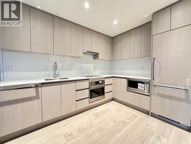 Building Photo - 4928 Quebec St