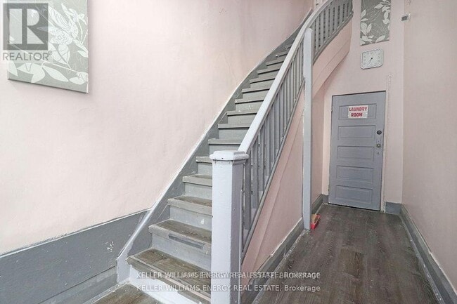 Photo du bâtiment - 84-84 Simcoe St N